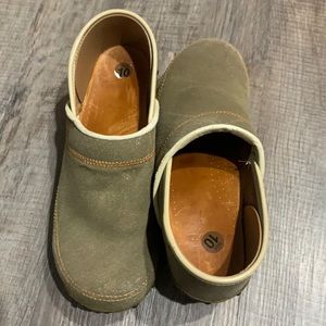 Canvas green size 10/40 dansko clogs